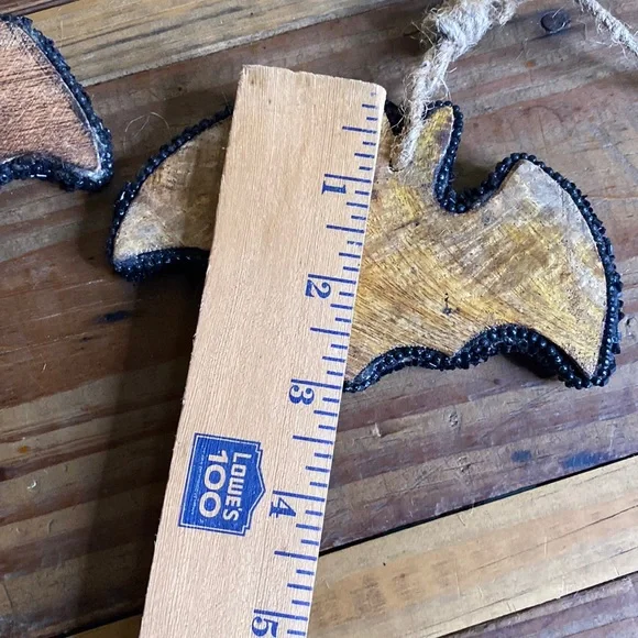 Wooden Bat Garland - Picture 5 of 6